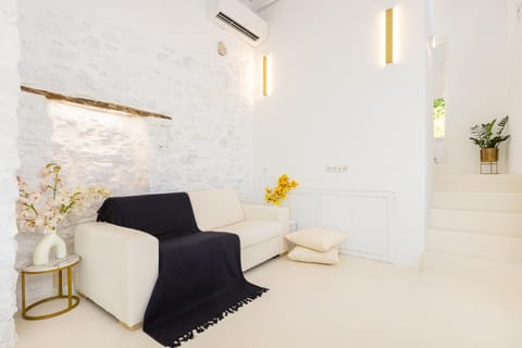 Living room, Seating area, air conditioner