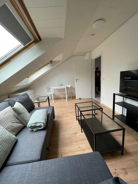 Communal lounge/ TV room, Bed, TV and multimedia, Living room, Photo of the whole room, Seating area, Evening entertainment, Bedroom