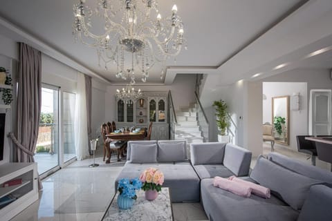 Communal lounge/ TV room, Living room