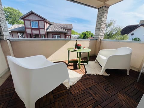 View (from property/room), Balcony/Terrace, Seating area, Dining area
