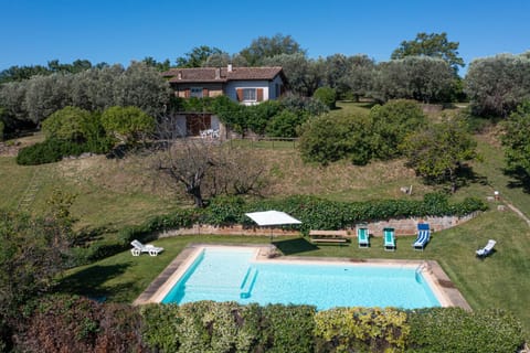 Property building, Spring, Day, Natural landscape, Garden, Garden view, Pool view, Swimming pool, sunbed