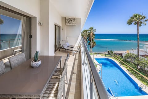 Balcony/Terrace, Pool view, Sea view