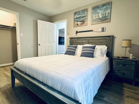 NEW Getaway by Gulfport Beach Apartment in Gulfport