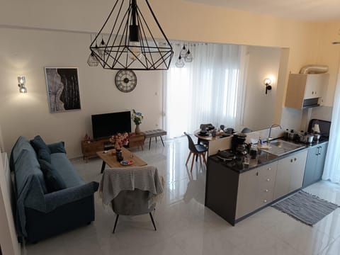 Communal lounge/ TV room, TV and multimedia, Kitchen or kitchenette, Living room, Seating area, Dining area, Evening entertainment