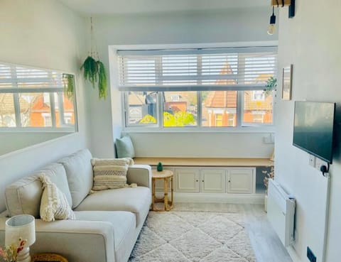 Communal lounge/ TV room, TV and multimedia, Living room, Seating area