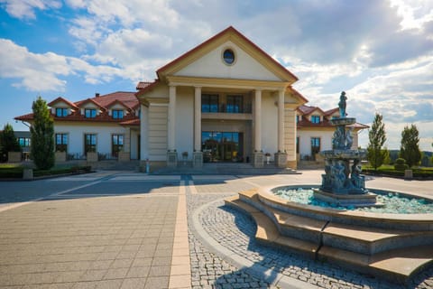 Property building, Day