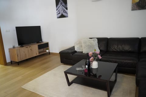 Communal lounge/ TV room, TV and multimedia, Living room, Seating area