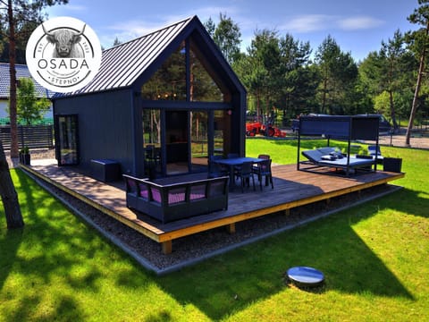 Property building, Balcony/Terrace, Seating area, City view, Garden view, Lake view, Lake view, Quiet street view