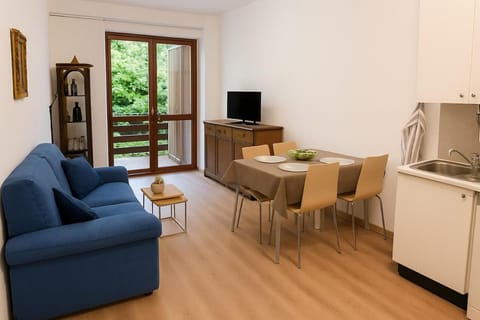 TV and multimedia, Living room, Dining area