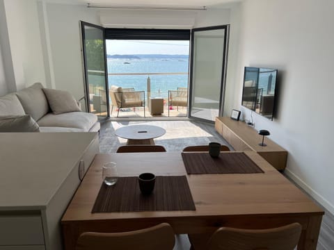 Living room, Dining area, Beach