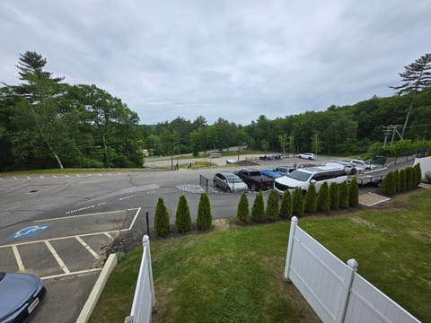 Cedar Lodge Condo with Private Balcony & Full Kitchen Apartment in Laconia