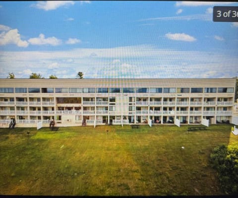 Cedar Lodge Condo with Private Balcony & Full Kitchen Apartment in Laconia