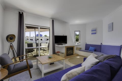 Communal lounge/ TV room, TV and multimedia, Living room