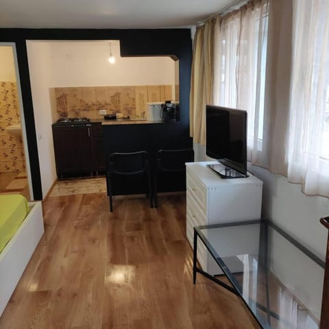 Communal lounge/ TV room, Kitchen or kitchenette