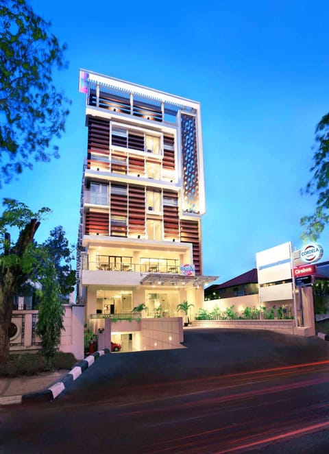 Facade/entrance