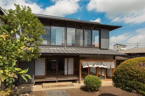 Property building, Day