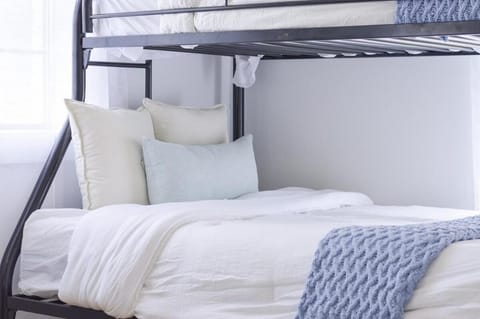 Gorgeous 10 Acre Modern Farmhouse & Private Pond House in Conroe