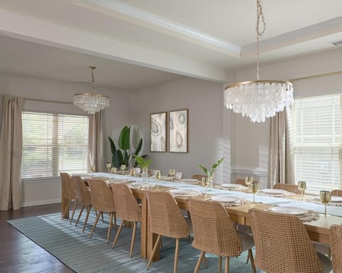 Seating area, Dining area