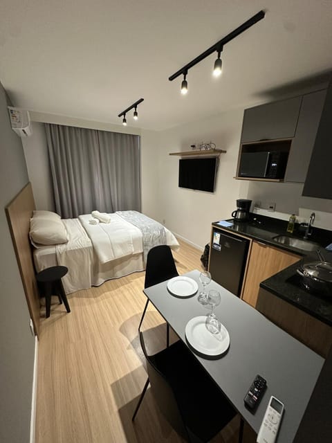 Bed, TV and multimedia, Photo of the whole room, Dining area, Bedroom, minibar