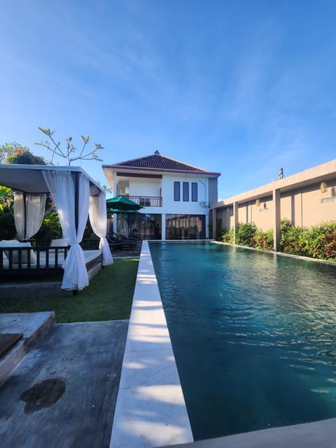 Property building, Garden, Garden view, Pool view, Swimming pool