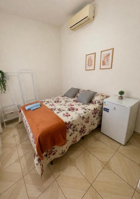 Bed, Bedroom, air conditioner