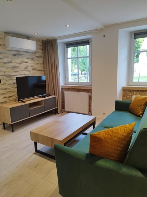 Seating area, air conditioner