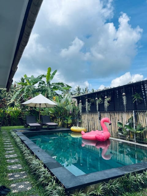 Patio, Spring, Day, Natural landscape, Garden, Garden view, Pool view, Swimming pool, Swimming pool, sunbed
