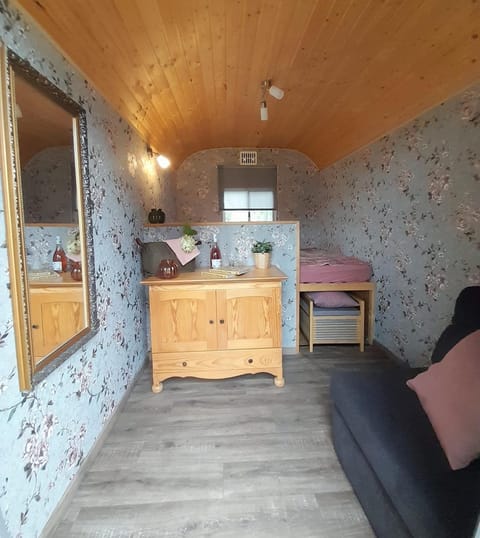 Übernachtung im Bauwagen an der Nordseeküste Apartment in Wittmund