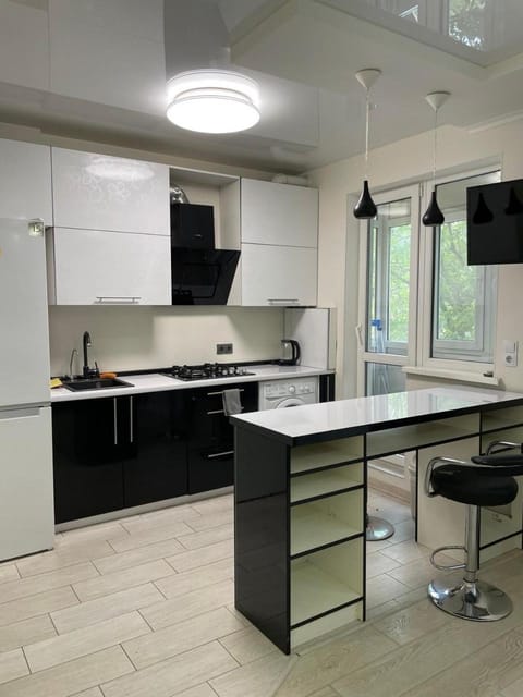 Kitchen or kitchenette, Dining area, stove