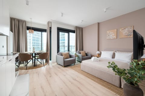 Bed, TV and multimedia, Kitchen or kitchenette, Living room, Photo of the whole room, Seating area, Bedroom