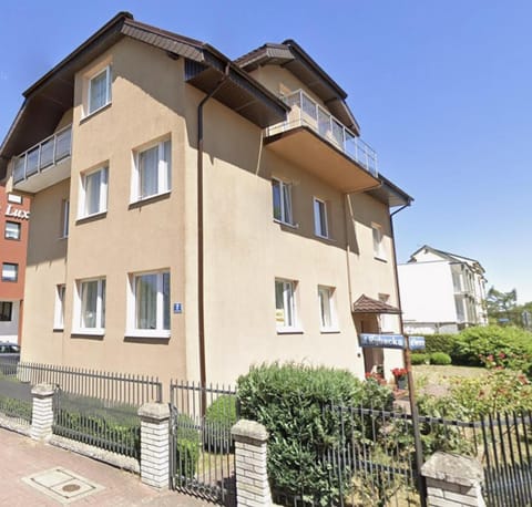 Property building, Day, Neighbourhood, Street view