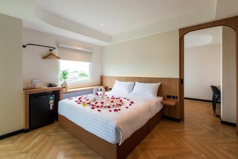 Photo of the whole room, Bedroom