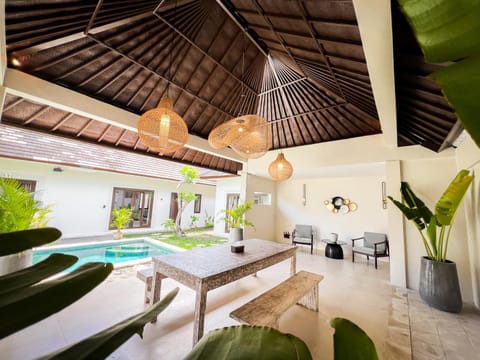 Walk To Top Cafes & Beach Modern Suite Nova 3 House in North Kuta