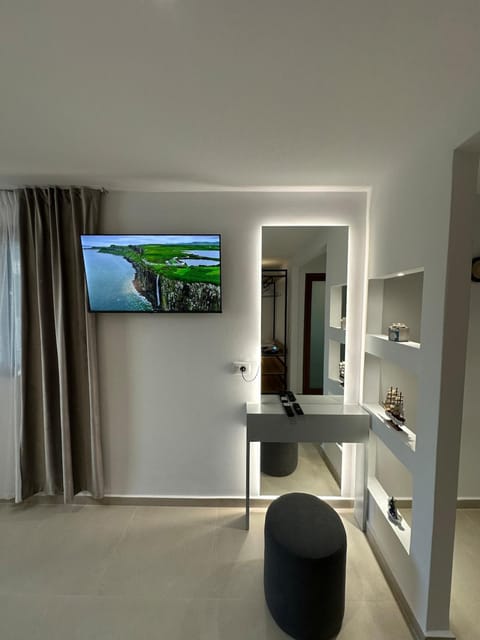 TV and multimedia, hair dresser