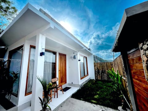 Property building, Day, Garden, Garden, Garden view