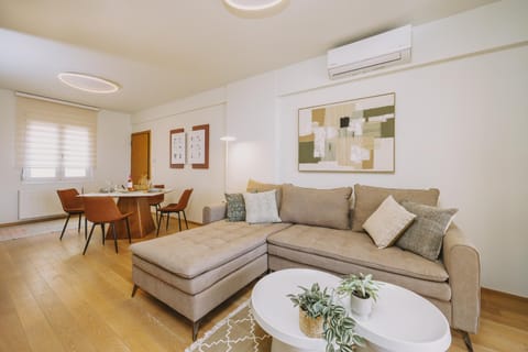 Living room, Seating area, Dining area, air conditioner