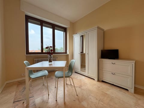 TV and multimedia, Living room, Seating area, Dining area, wardrobe
