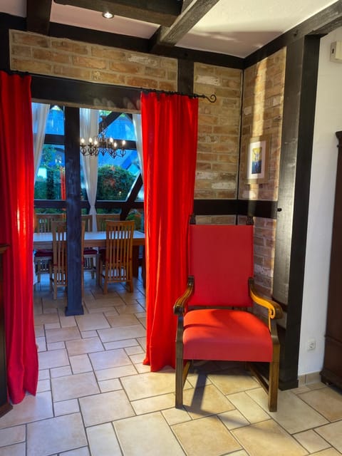 Seating area, Dining area