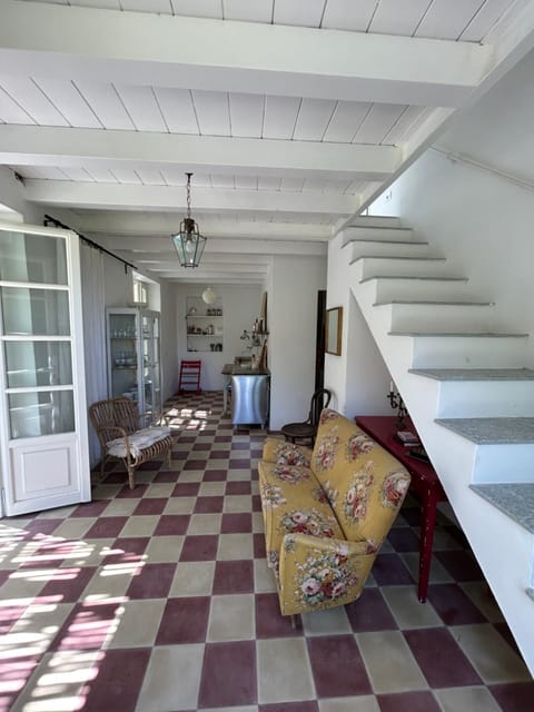 Living room, Photo of the whole room, Seating area