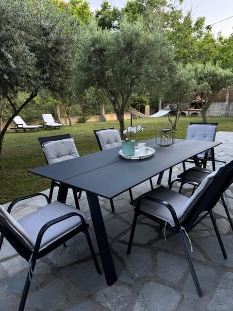 Day, Dining area