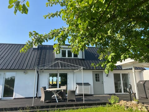 Property building, Patio, Day, Garden view