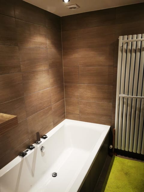 Bathroom, Bath, dryer