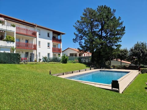 Property building, Garden, Garden, Pool view, Swimming pool