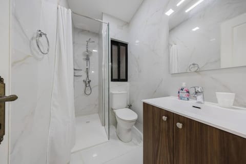 Seafront Apartment with Stunning Views of Għadira Apartment in Malta