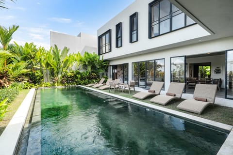 Property building, Seating area, Garden view, Pool view, Swimming pool, internet, sunbed