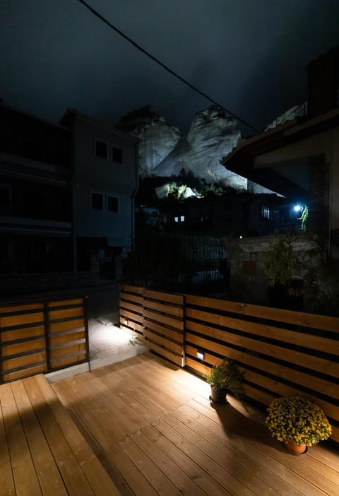 Korifes Meteora lithari 01 House in Kalabaka