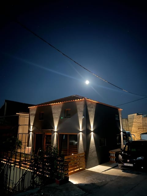 Korifes Meteora lithari 01 House in Kalabaka