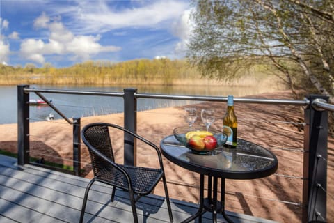 Patio, Natural landscape, View (from property/room), Balcony/Terrace, Balcony/Terrace, Dining area, Lake view