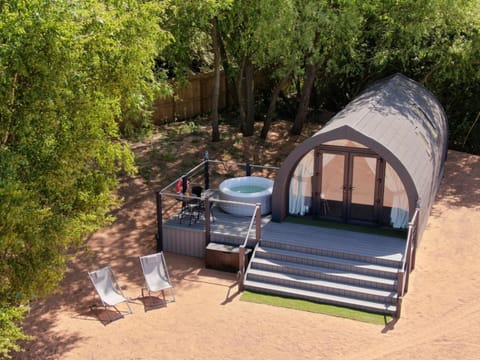Natural landscape, Garden, Hot Tub, Lake view, sunbed