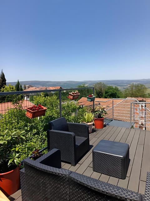 Property building, Balcony/Terrace, Living room